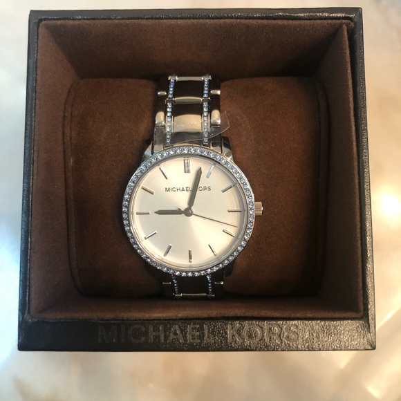Michael Kors Silver Watch NWT - Picture 2 of 5